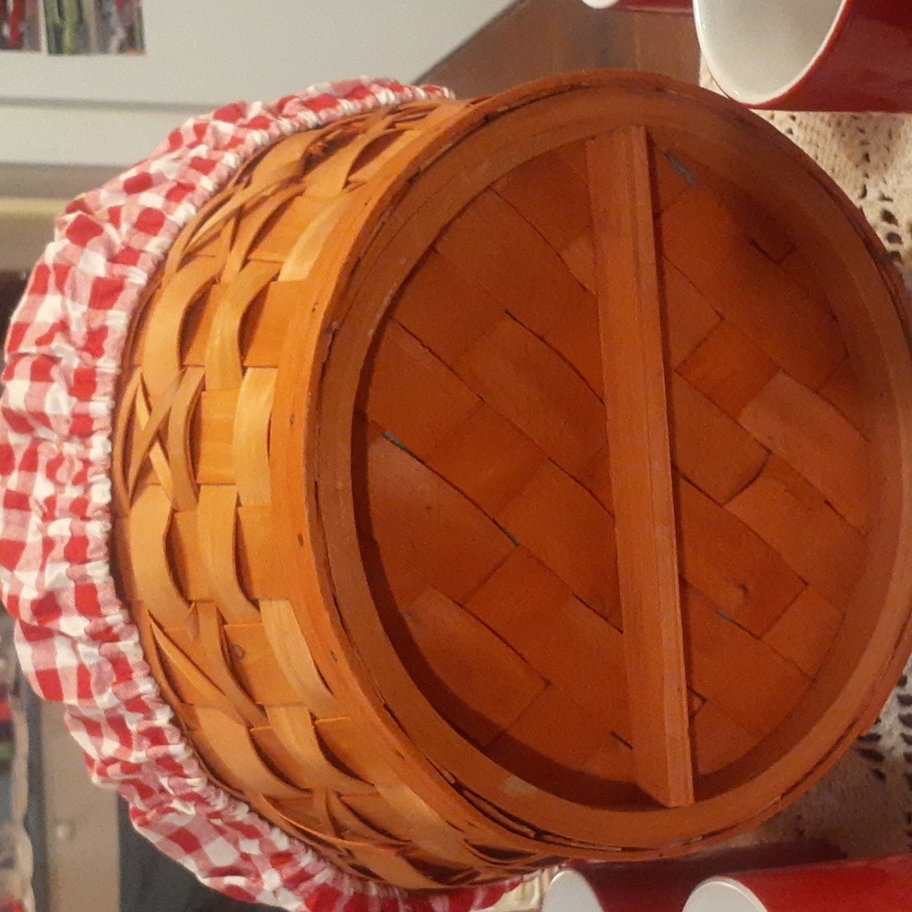 Red RidingHood Basket W/lined Gingham & 4 Red Mugs - Picture 7 of 7